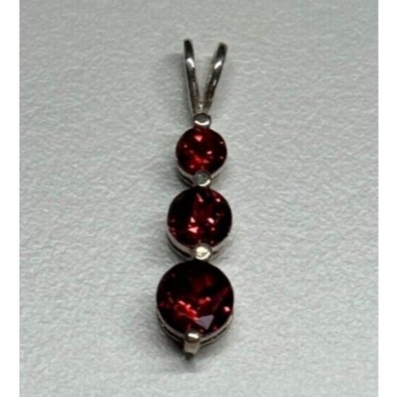 925 STERLING SILVER GARNET PENDANT